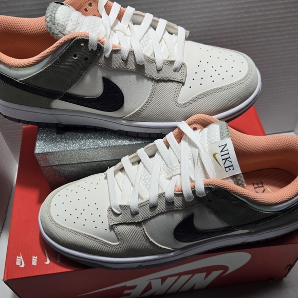 Nike Dunk Low SE  Black and White Sneakers Iconic Limited Edition Sz 11 NEW - Picture 9 of 16